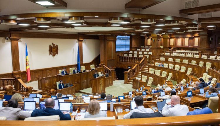 Deputații  Irina Lozovan și Alexandr Nesterovschi au rămas fără imunitate parlamentară. Vezi care este motivul