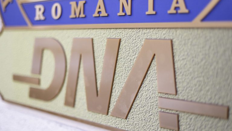 Percheziţii DNA la Vama Sculeni. Poliţiştii şi vameşii, acuzaţi că luau mită de la șoferii din Moldova
