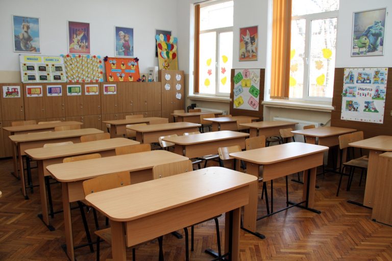 Un caz de violență în școala din satul Aluatu. Ministerul Educației s-a autosesizat