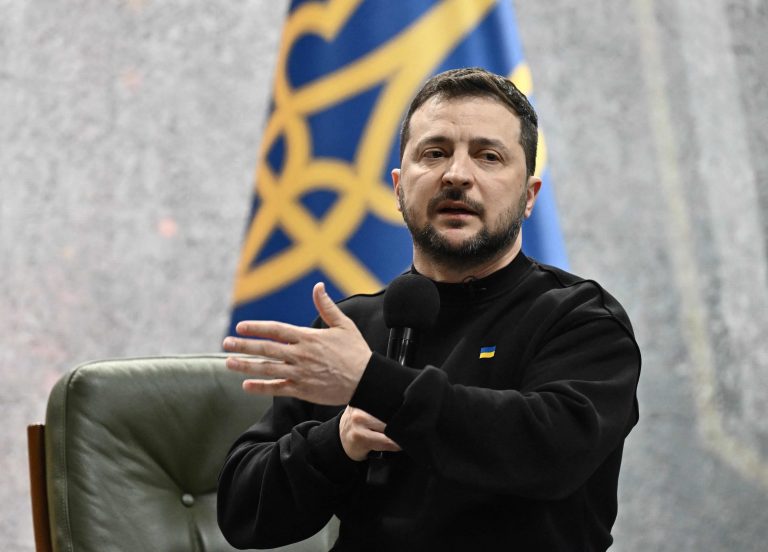 Volodimir Zelenski: Dându-ne bani sau oferindu-ne arme, vă susţineţi singuri. Vă salvaţi copiii