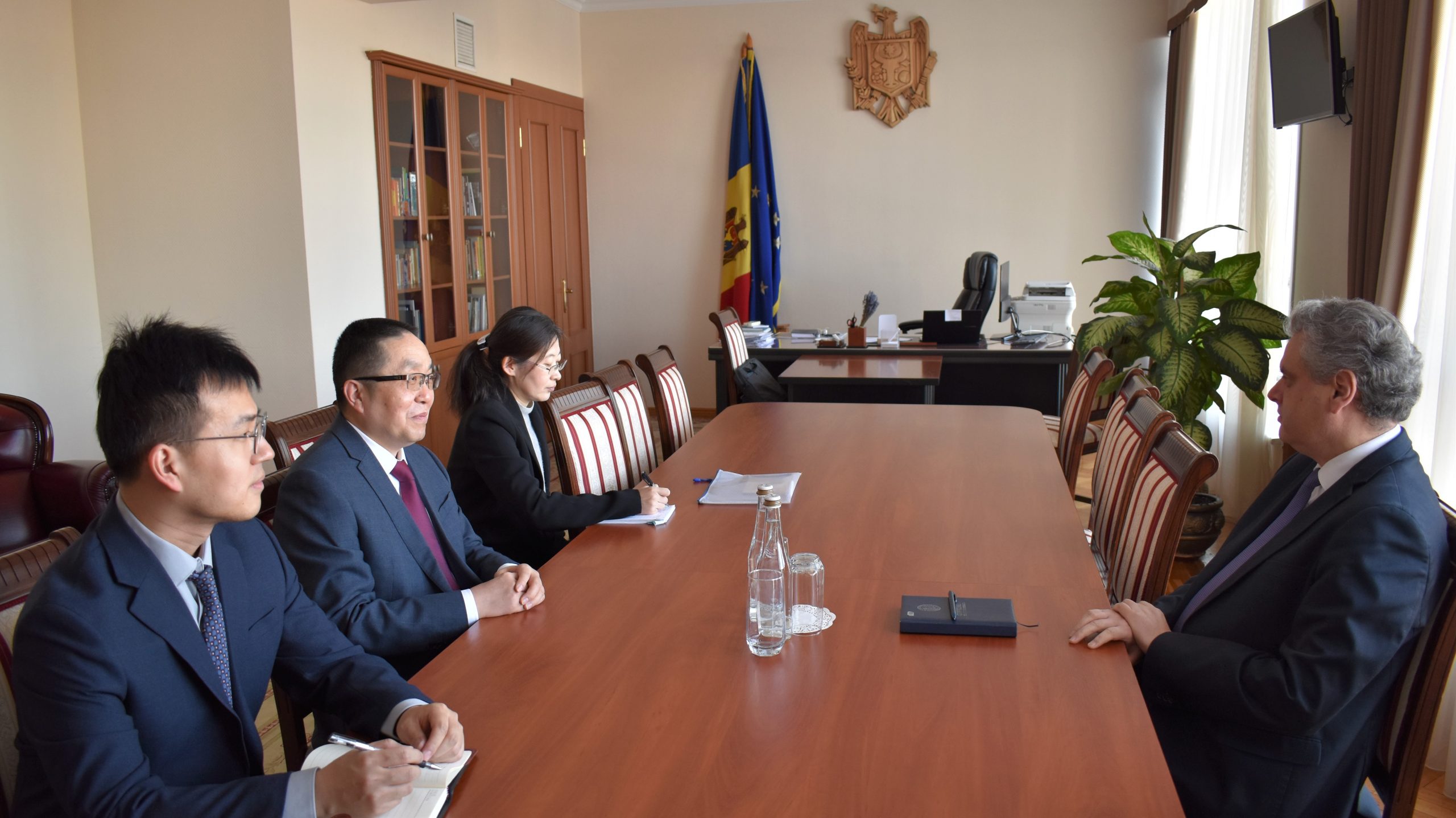 Oleg Serebrian, discuții cu ambasadorul Republicii Populare Chineze în Republica Moldova