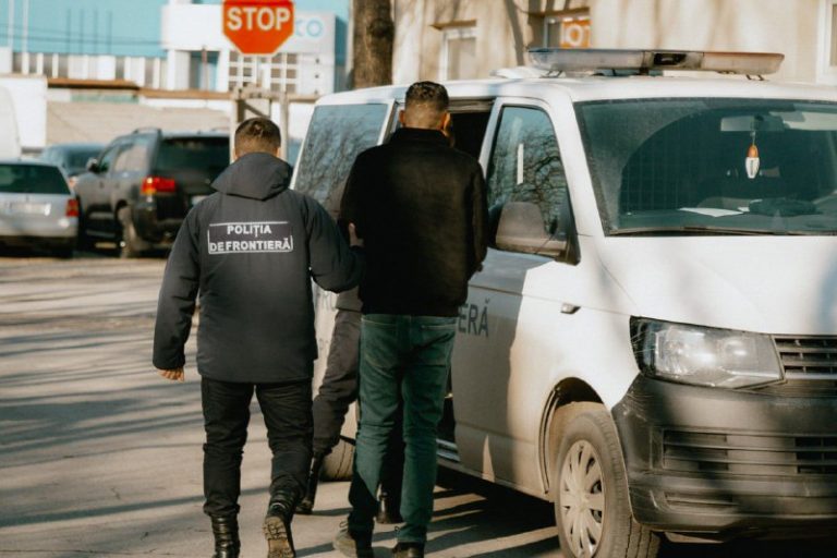 VIDEO Un grup criminal organizat specializat în migrație ilegală, destructurat. Ce sume primeau pentru serviciile lor