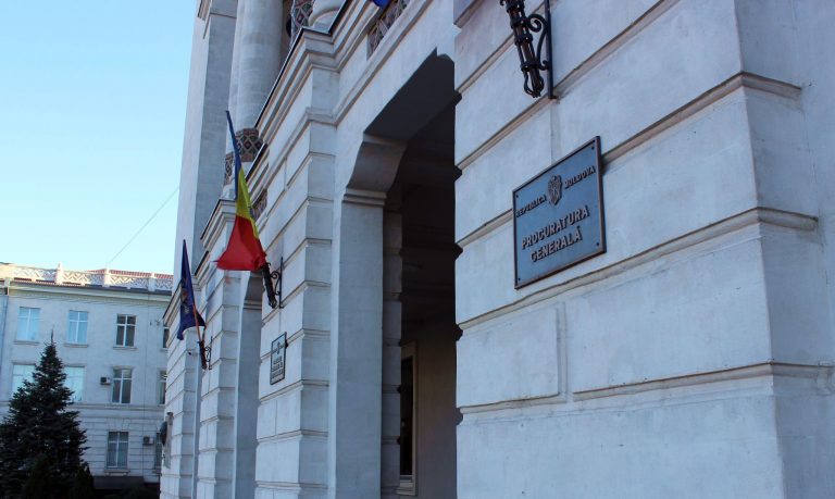 Magistratul din Soroca, care ar fi urcat băut la volan, a ajuns pe banca acuzaților, anunță procurorii