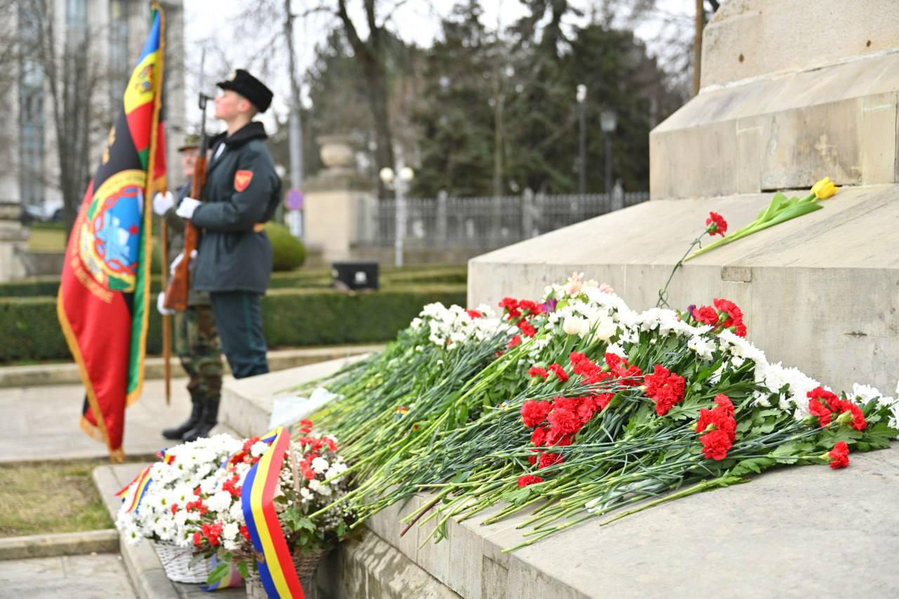 FOTO Acțiuni de comemorare a eroilor în Capitală, după 35 de ani de la sfârșitul războiului din Afganistan