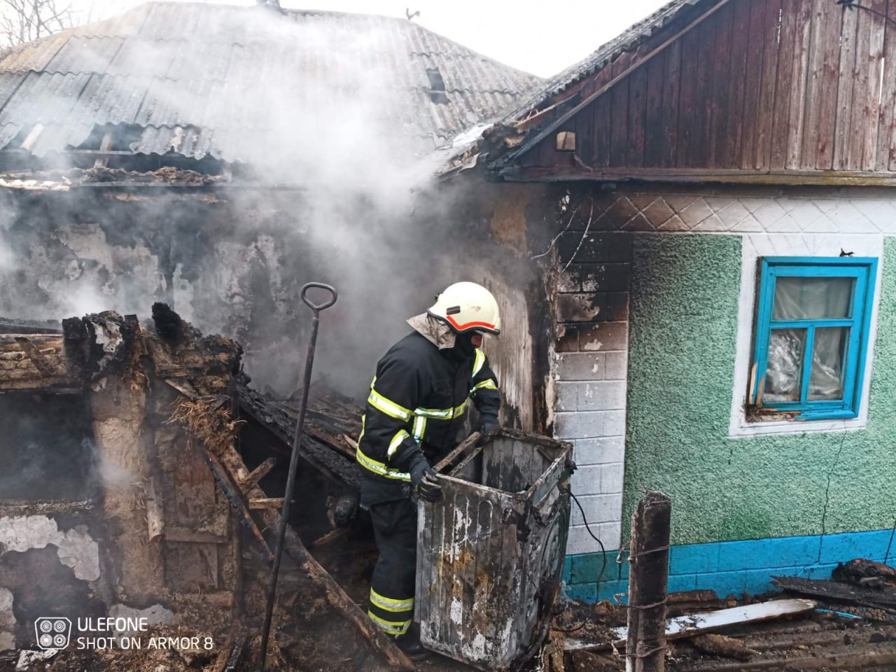 FOTO O butelie de gaz a explodat la Sîngerei. O persoană, transportată la spital cu arsuri