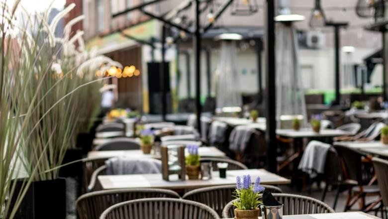 Ce spun antreprenorii despre intenția Guvernului de a majora cota TVA pentru sectorul HoReCa: ,,Risc financiar”