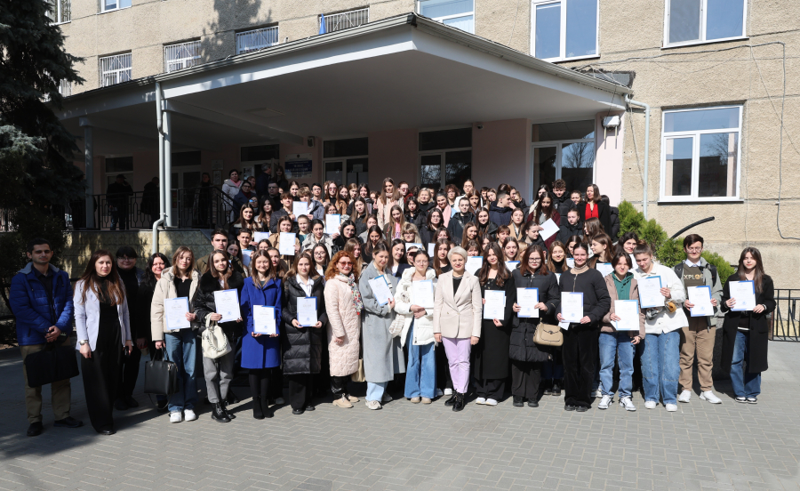 FOTO 55 de elevi din toată țara au devenit premianți ai Olimpiadei Republicane la Limbi străine