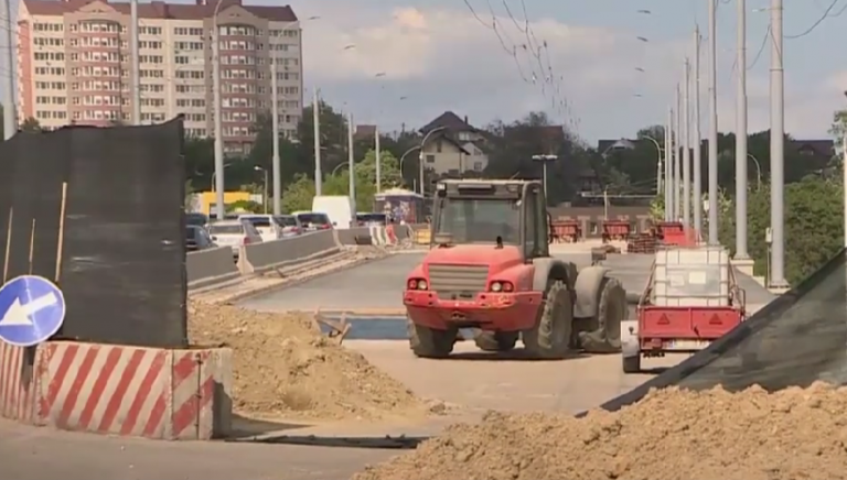 Reparații pe podul de pe strada Mihai Viteazul. Când va fi redeschisă circulația pe porțiunea unde au loc lucrări