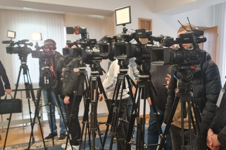 Număr record de abuzuri împotriva jurnaliștilor în 2025. Peste 90 de cazuri de hărțuire au fost înregistrate