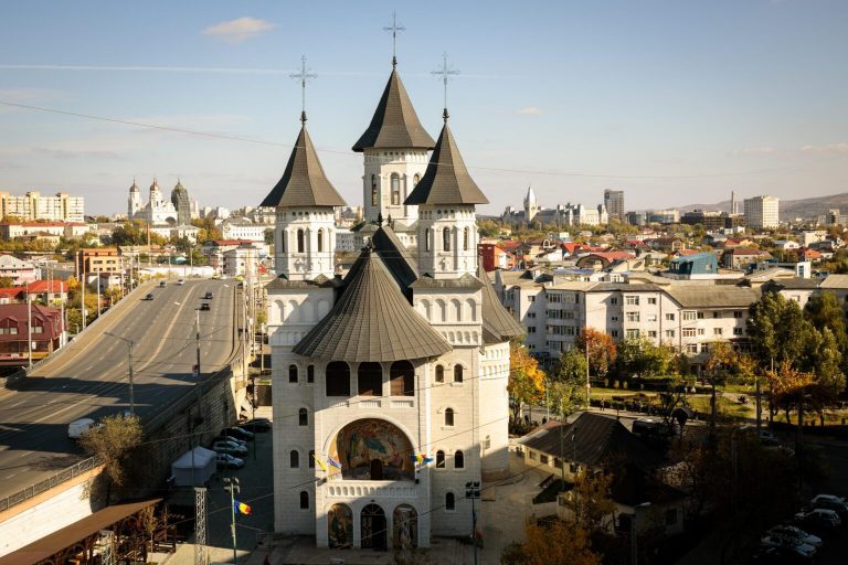 Creștinii ortodocși și greco-catolici sărbătoresc astăzi Rusaliile