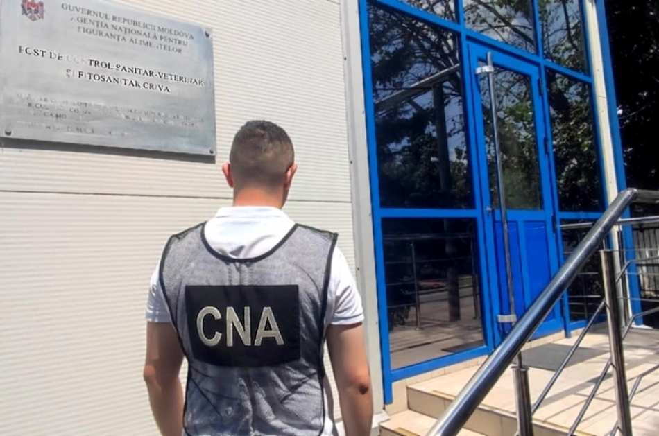 Angajat ANSA, suspectat de corupere pasivă. Ar fi pretins mită pentru a nu verifica mărfurile la vamă