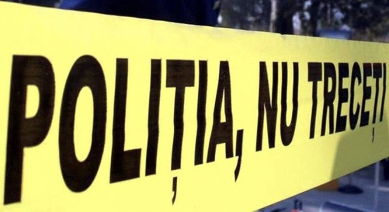 FOTO Cadavrul unui bărbat, descoperit de trecători pe o alee din Capitală. Ce spune poliția