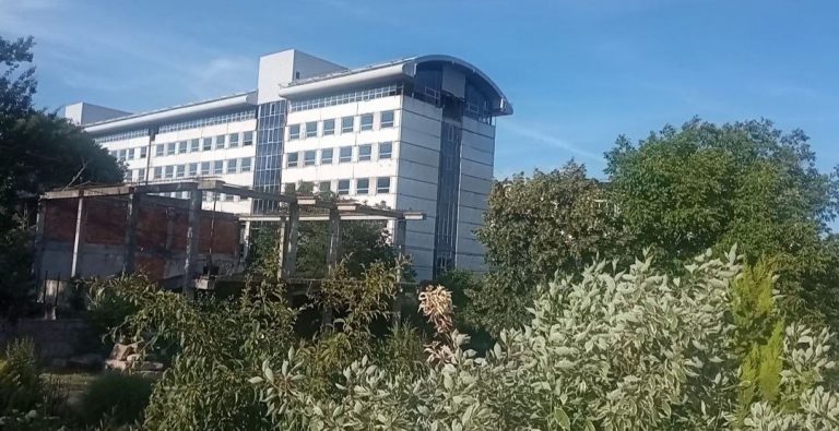 VIDEO Construcție în paragină. O clădire cu o suprafață de 50 mii metri pătrați din Capitală se ruinează
