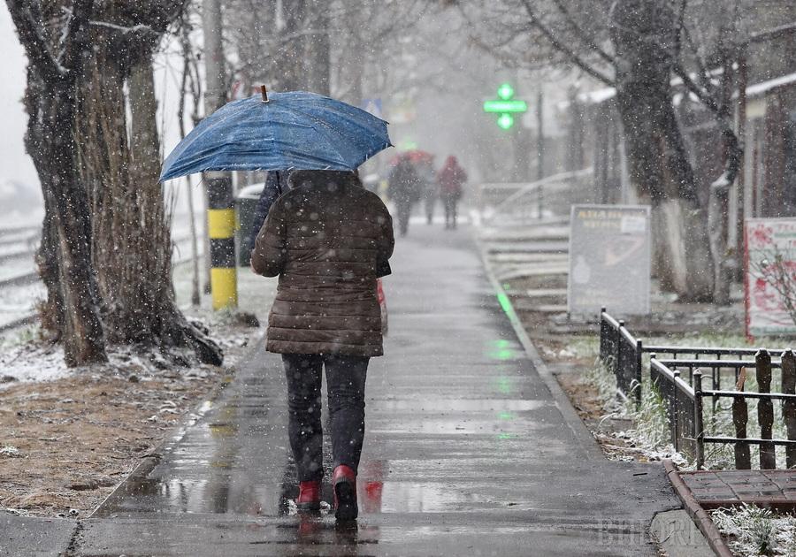 Început de săptămână ploios în toată țara