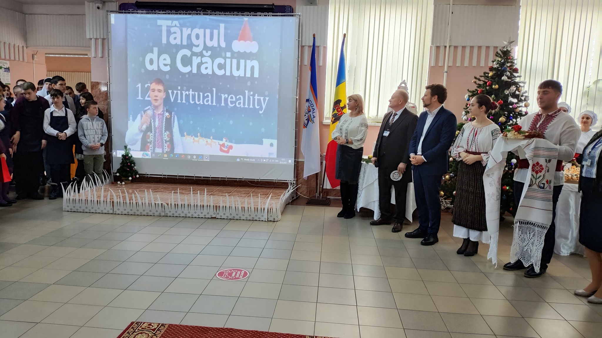 „Crăciunul ne unește” – elevii Școlii Profesionale nr. 2 au organizat un târg caritabil pentru o cauză nobilă