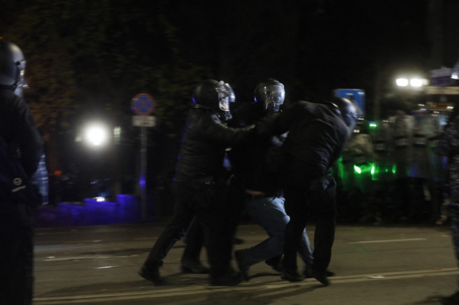 Georgia: Comisarul pentru drepturile omului acuză poliţia de „tortură” împotriva manifestanţilor