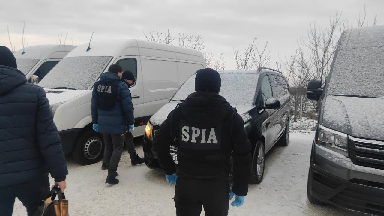 VIDEO Grupare criminală specializată în contrabanda cu mijloace de transport, destructurată