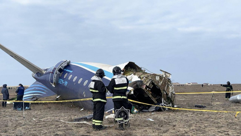 Autoritățile au recuperat două cutii negre ale avionului prăbușit în Kazahstan