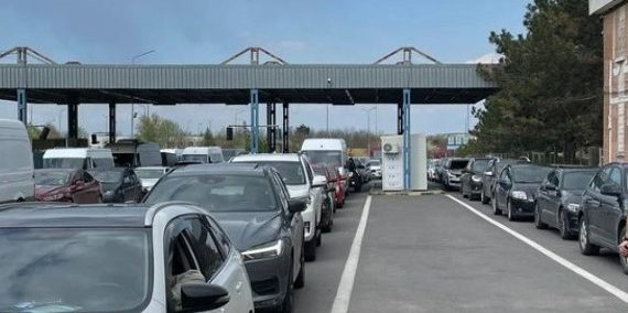 În atenția călătorilor: Trafic intens la frontieră, la intrarea în țară