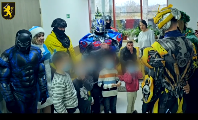 VIDEO Brigada „Fulger” în misiune specială: Cadouri și zâmbete pentru copii în prag de sărbători