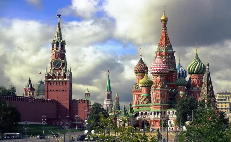 Kremlinul respinge un summit Putin-Trump-Zelenski pentru negocierea încheierii războiului din Ucraina