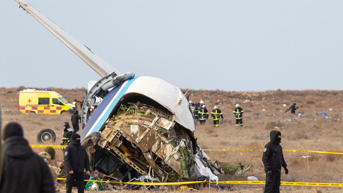 Avionul Azerbaijan Airlines s-a prăbușit în Kazahstan după ce ar fi fost lovit de o rachetă rusească