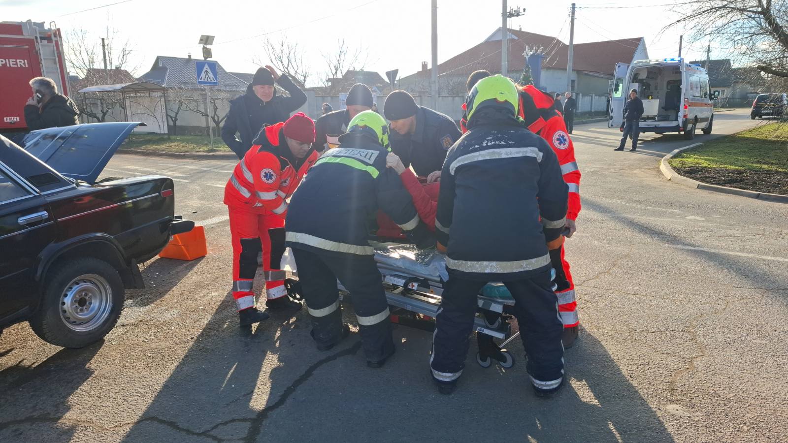 FOTO Intervenții de descarcerare la Ștefan Vodă și Fălești. Patru persoane, transportate la spital