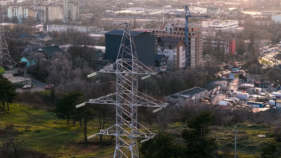 Nu se va apela la energia de urgență: Moldova acoperă integral consumul de energie pentru 14 ianuarie