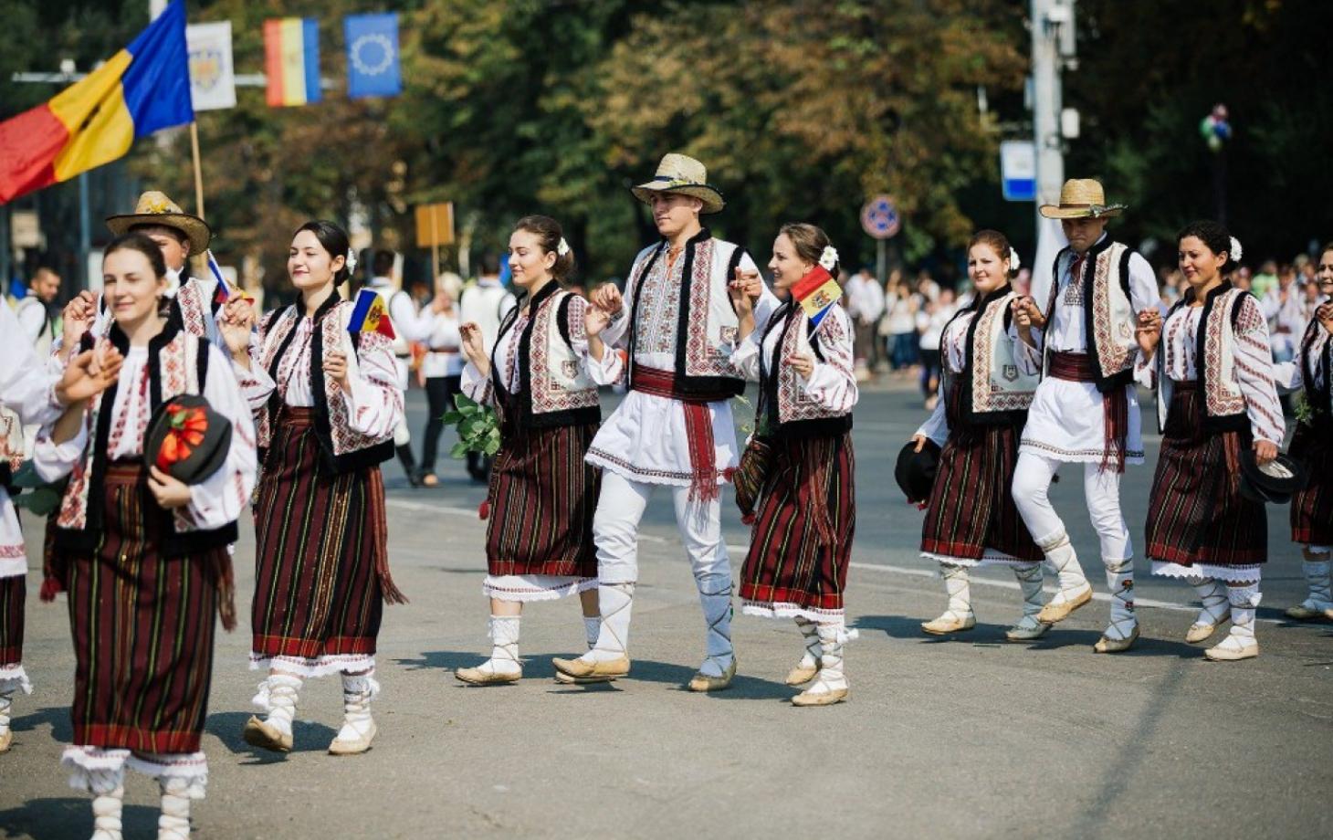 În ultimul deceniu a crescut ponderea populației care s-a declarat ca moldoveni și români