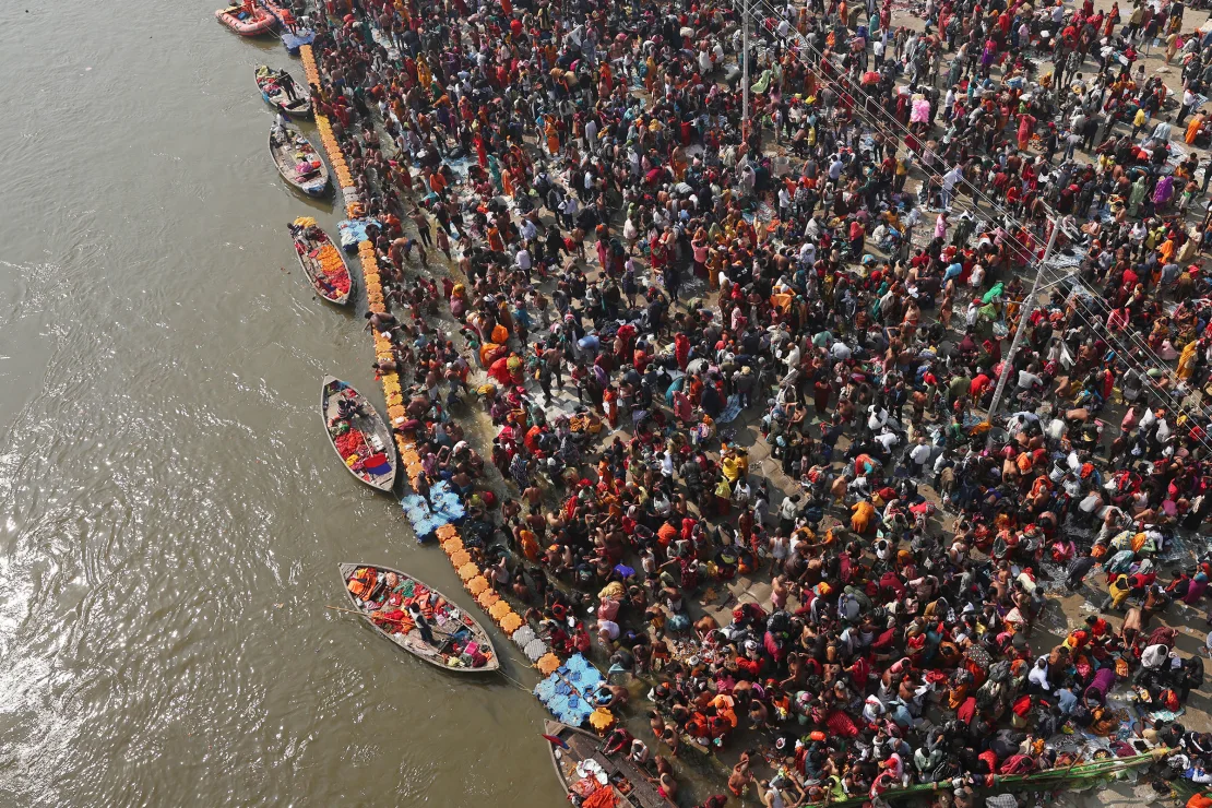 Tragedie în India. Zeci de persoane au decedat la cea mai mare adunare religioasă din lume