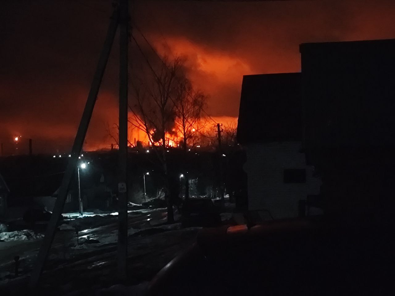 Ucraina a lovit infrastructura energetică din Rusia. O rafinărie a fost incendiată