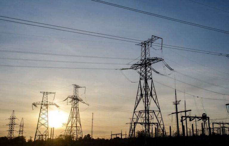 Consumul de energie crește, dar rămâne sub media unei zile obișnuite de iarnă
