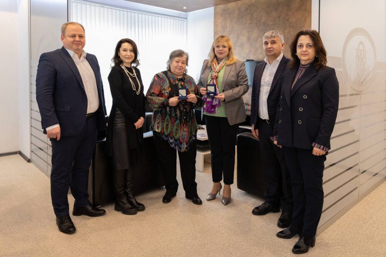 Banca Națională a emis o monedă comemorativă pentru Ștefan Petrache. Aceasta a fost înmânată familiei