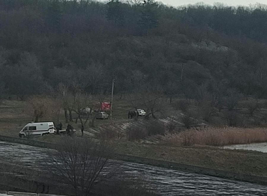 Un bărbat s-ar fi înecat într-un lac din Bălți. Echipele de salvatori efectuează căutări