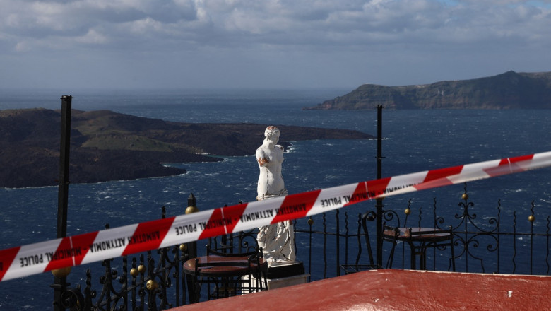 Insula Santorini se află în fața a trei scenarii, spune un expert în dezastre naturale. Care e cel mai grav