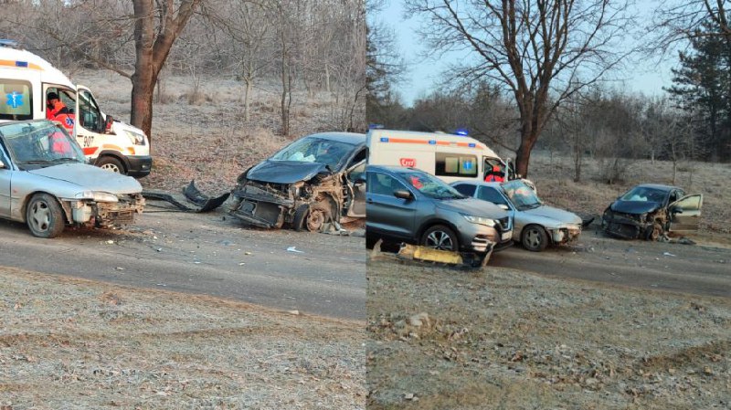 FOTO Grav accident rutier la o intersecție din Chișinău. Un șofer, transportat la spital