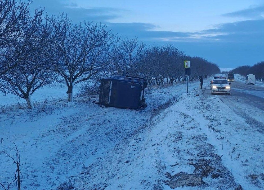 Accident grav. Un autocar cu 68 de pasageri s-a răsturnat în această dimineață