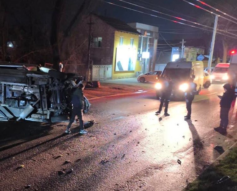 VIDEO Accident matinal în Capitală. Două persoane au ajuns la spital