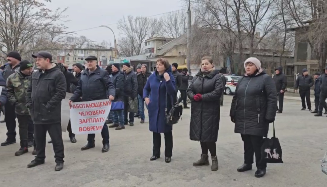 Feroviarii protestează în mai multe localități din țară. Ei cer achitarea restanțelor salariale