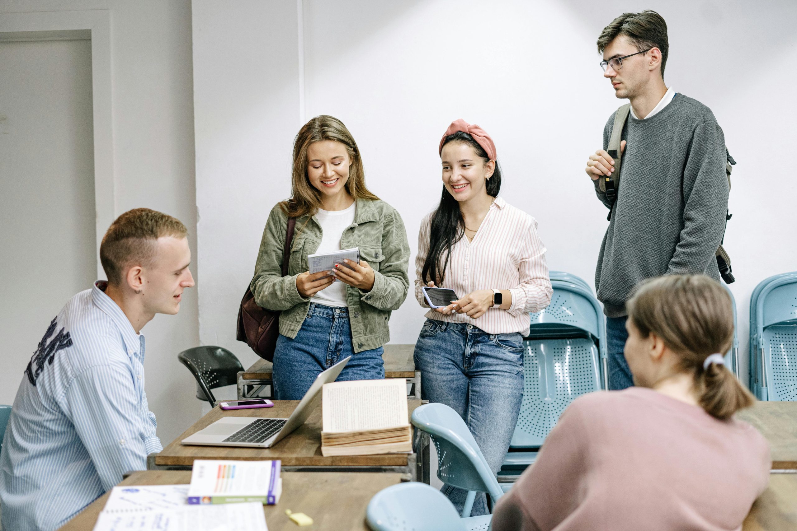 Studenții care își fac studiile peste hotarele țării, vor fi asigurați de Guvern