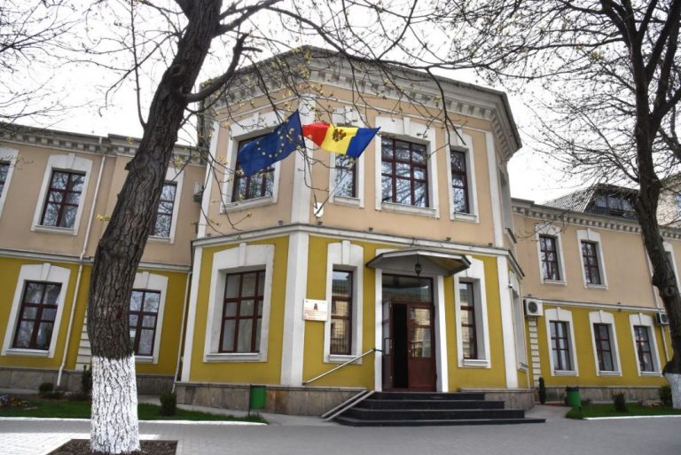Percheziții în România într-un dosar privind falsificarea diplomelor de medic specialist obținute la Chișinău