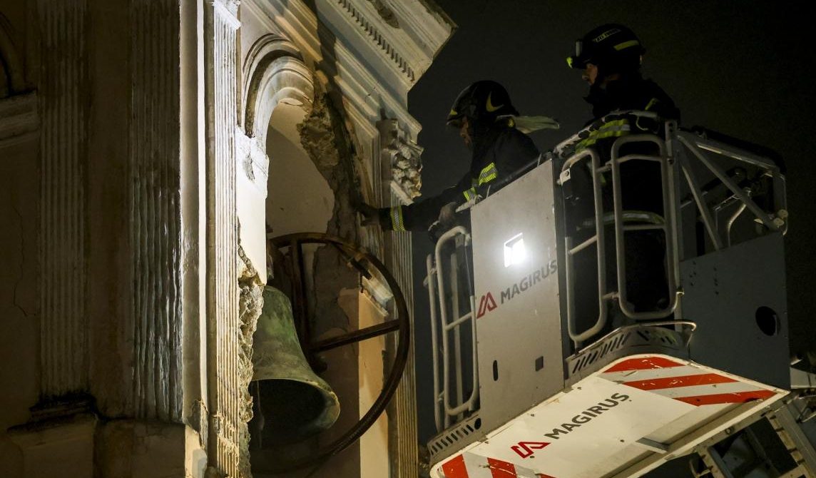 Panică în Napoli după un cutremur de 4,4 pe scara Richter: oameni evacuați și clădiri avariate