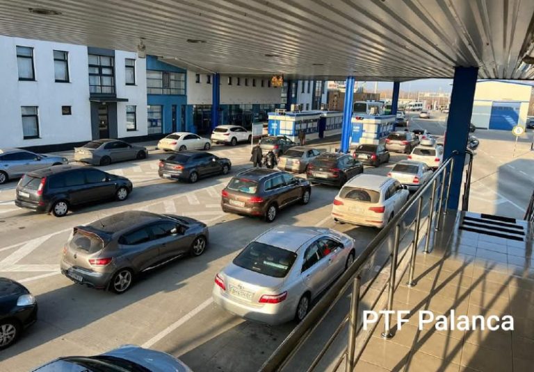 Atenție, călători! La intrarea în țară se înregistrează trafic majorat de călători și mijloace de transport
