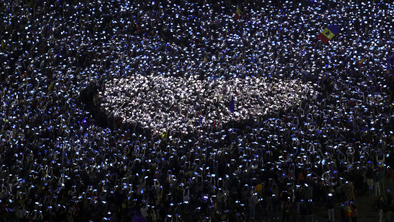 Miting pro-UE în Piața Victoriei: Mii de oameni și-au exprimat susținerea pentru apartenența României la UE