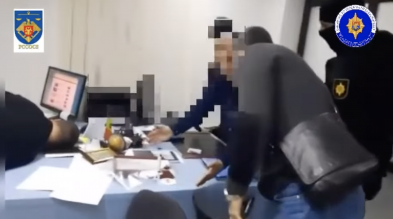 Un comisar și un inspector au fost condamnați pentru luare de mită