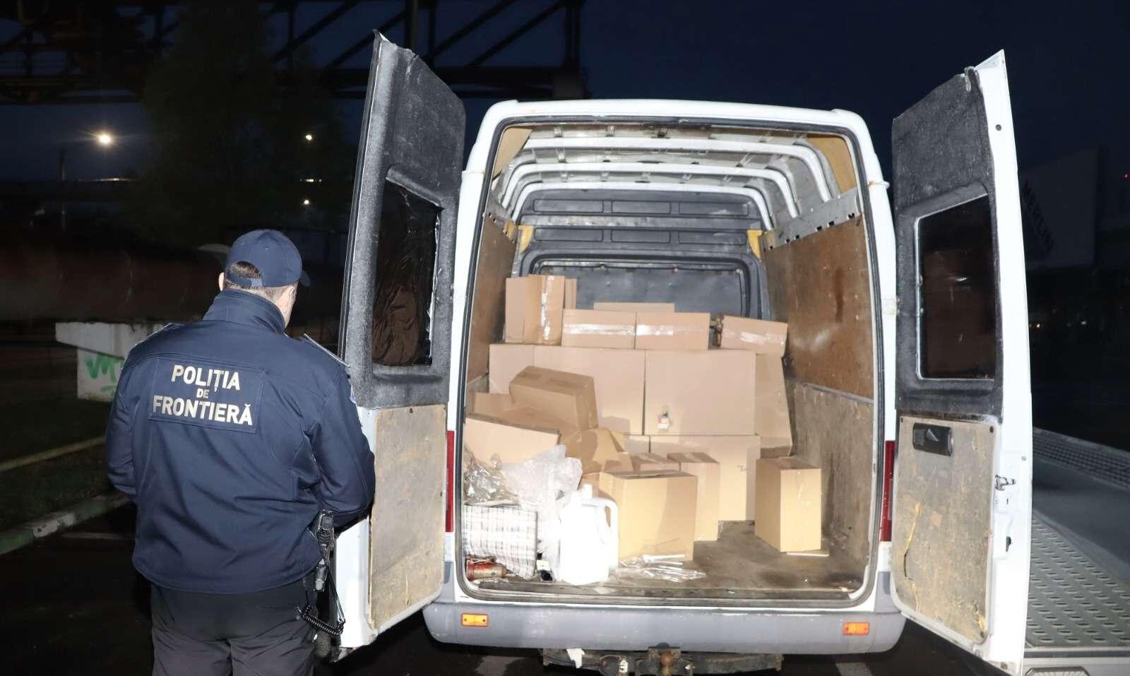 Un microbuz din Moldova, stopat la Iași. Transporta țigări de contrabandă de un milion de lei moldovenești