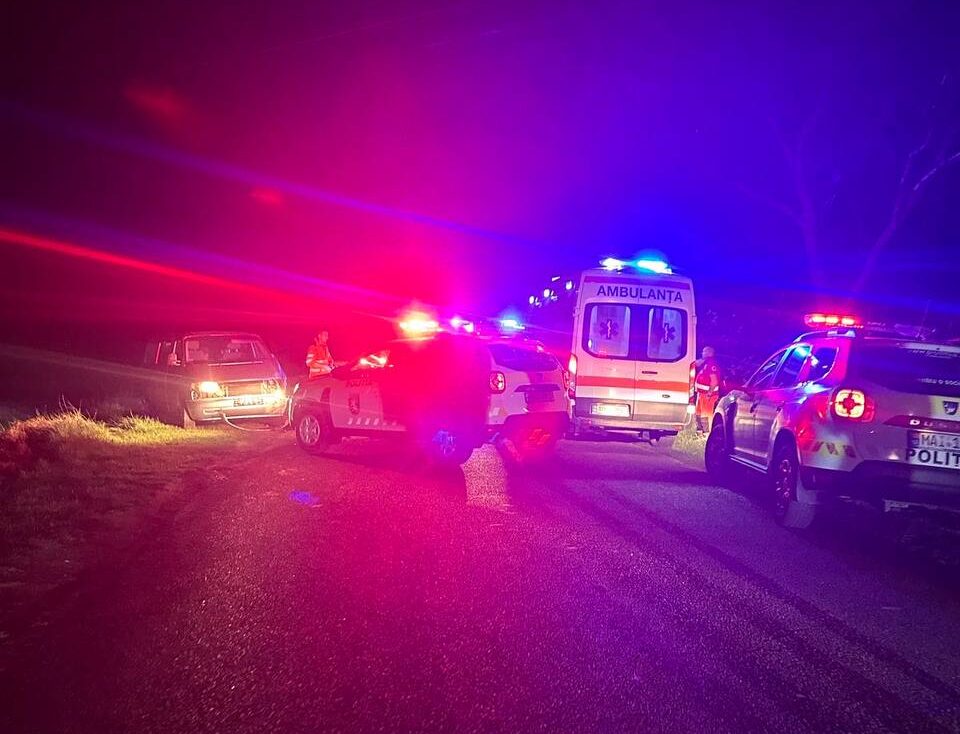 FOTO Accident fatal la Hîncești: O căruță în care se aflau mai multe persoane, lovită de un microbuz