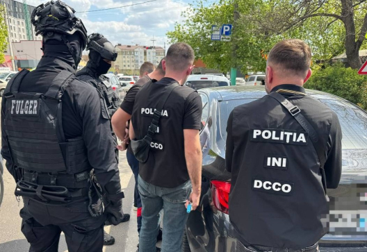 Grup infracțional destructurat în Chișinău: Acte false vândute cu până la 2.000 de euro bucata