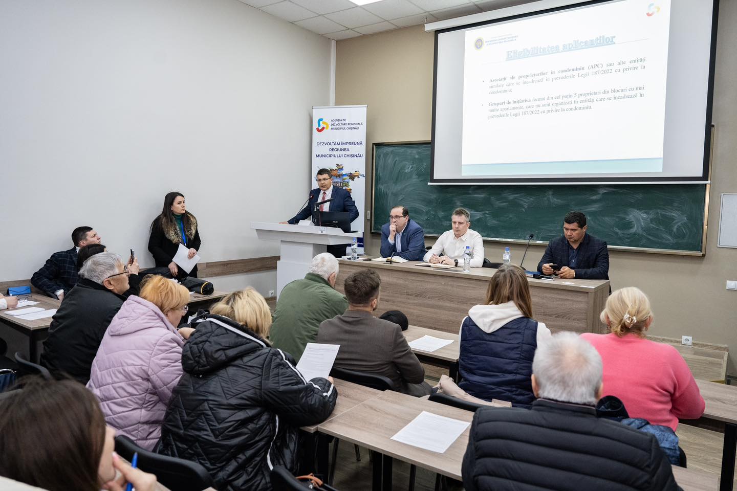 Primii pași spre curți moderne: Circa 150 de locatari, prezenți la sesiunea de informare „Curtea Europeană”