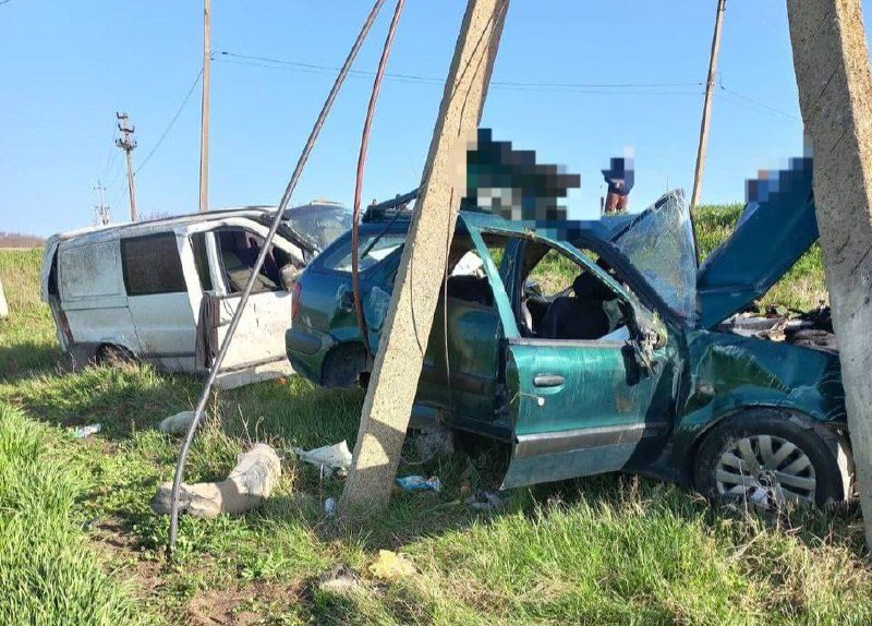 FOTO Accident teribil la Florești. O persoană a decedat, alte patru au ajuns la spital